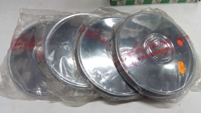 Último juego de 4 tapacubos Seat 1430