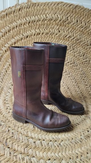 Botas camperas de piel Valverde del Camino. 42 de segunda mano por 40 EUR  en Bilbao en WALLAPOP