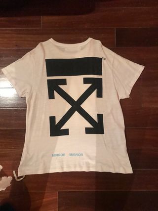 Off White camiseta de segunda mano por 105 EUR en Majadahonda en WALLAPOP