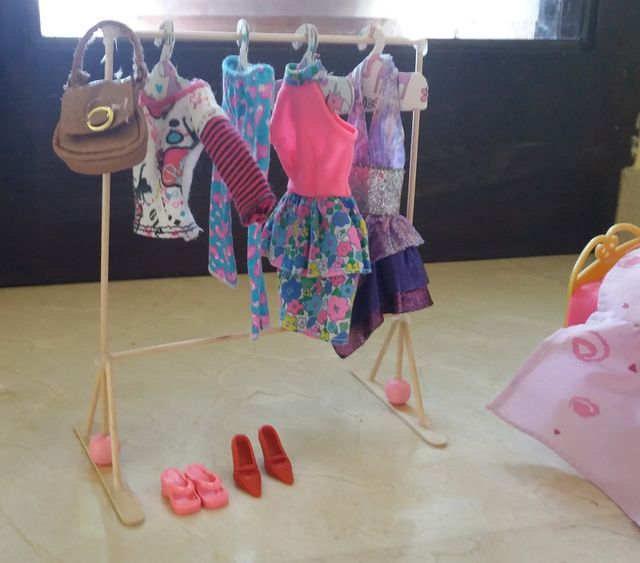 Habitación para Barbie de segunda mano por 15 € en Gijón en WALLAPOP