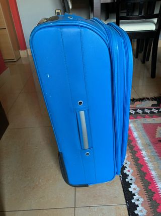 Maleta John travel de segunda mano por 15 EUR en Astorga en WALLAPOP