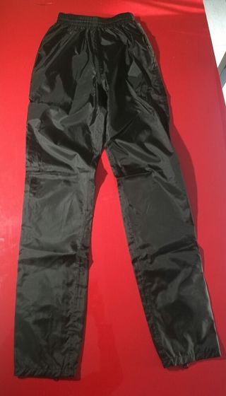 PANTALÓN LLUVIA IMPERMEABLE MONTAÑA Y SENDERISMO QUECHUA NH500 HOMBRE NEGRO  - Trekking House Perú