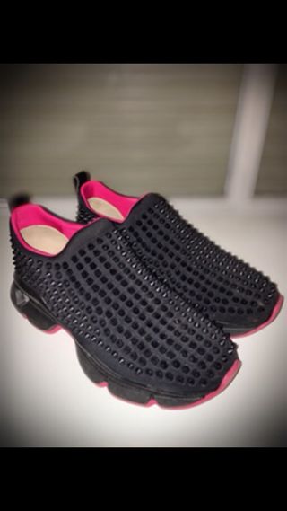 zapatillas louboutin negras