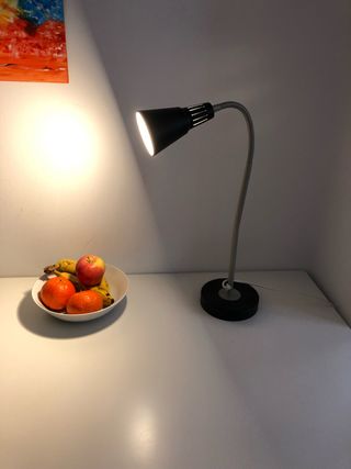 Kvart lámpara de segunda mano por 5 € en Málaga en WALLAPOP Lámpara de mesa de segunda mano por 5 € en Málaga en WALLAPOP