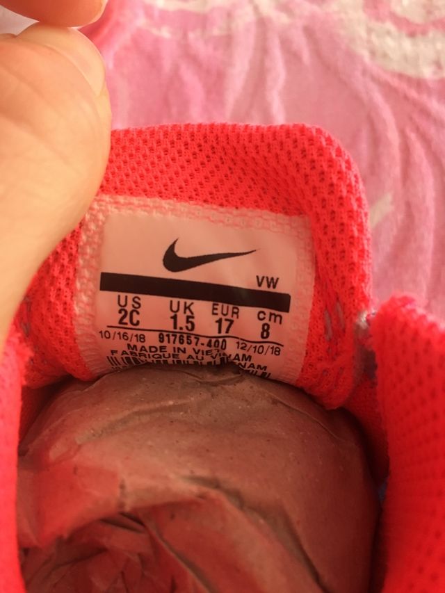 Zapatillas Nike unisex nuevas. número 17