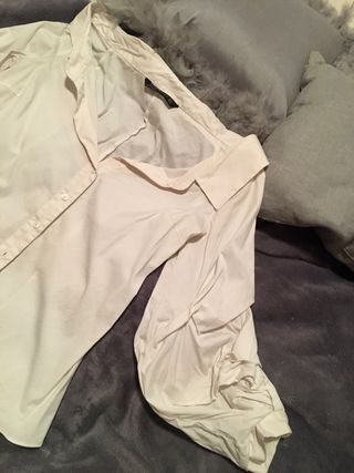 Blusa con escote barco blanca Zara de segunda mano por 15 Blusa con escote barco blanca Zara de segunda mano por 15
