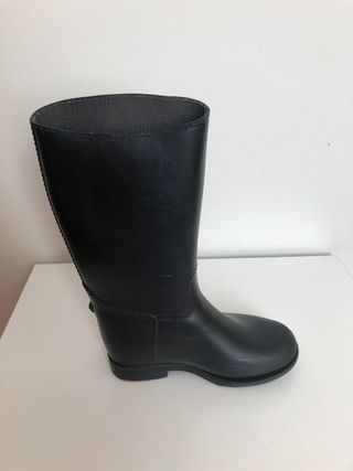 Botas montar caballo Decathlon talla 26 de segunda mano por 4 EUR en  Betanzos en WALLAPOP