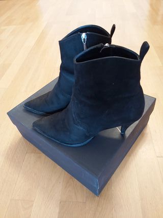 Botines Zara Trafaluc negros + tapas tacón nuevas de segunda mano por 12  EUR en Barcelona en WALLAPOP