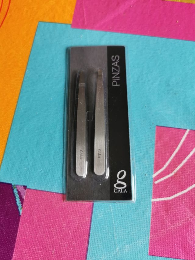 PINZAS DE DEPILAR A EXTRENAR DE ACERO INOXIDABLE.