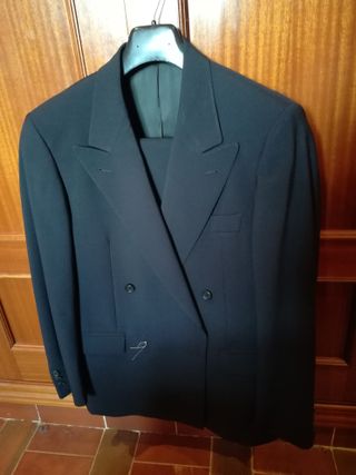 Traje Emidio Tucci de segunda mano por 25 EUR en Segovia en WALLAPOP