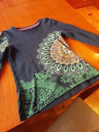 Jersey DESIGUAL niña de segunda mano por 9 € en Madrid en Jersey DESIGUAL niña de segunda mano por 9 € en Madrid en