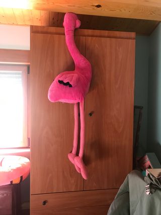 flamenco de peluche gigante