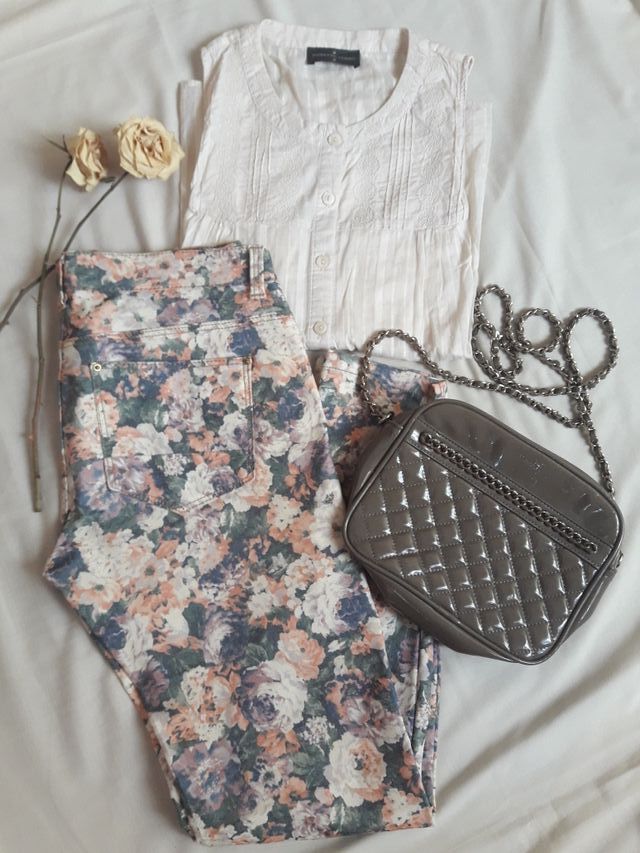 Pantalón pitillo elástico con flores pastel 36 P&B