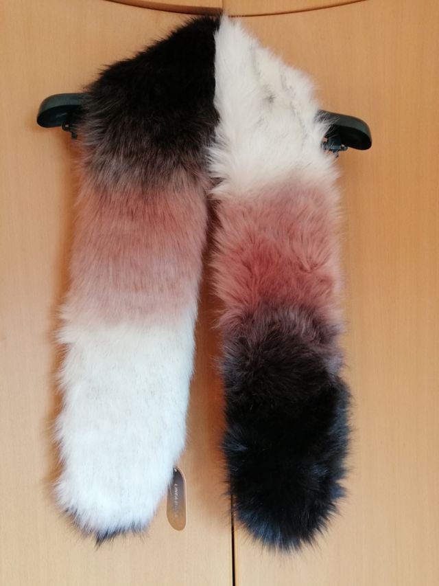 cuello de pelo de colores