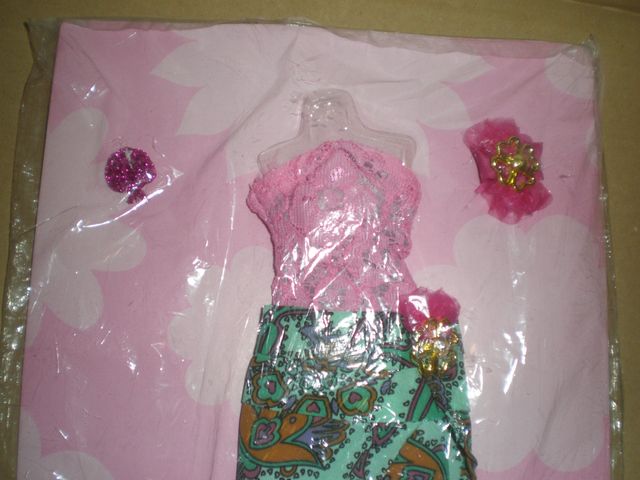 BLISTER DE BARBIE DE LA COLECCION POR EL MUNDO