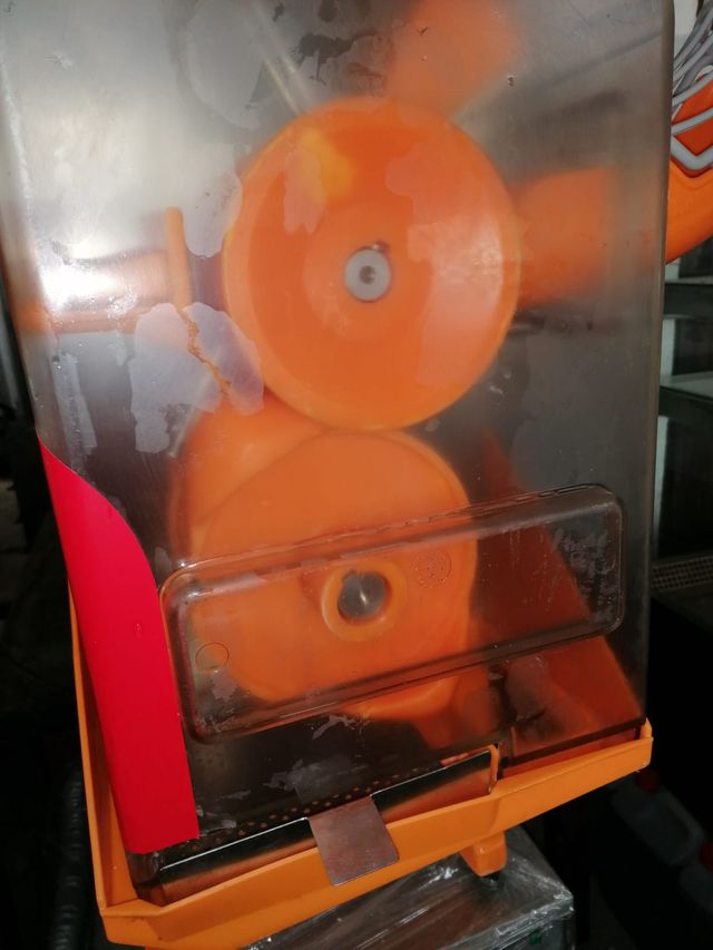 MAQUINA DE ZUMOS AUTOMATICA (USADA)