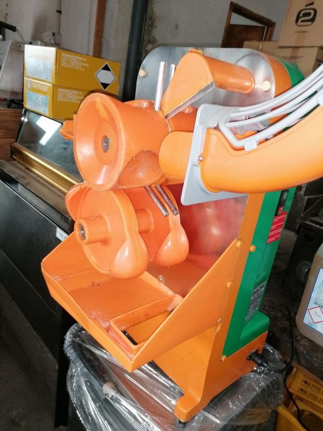 MAQUINA DE ZUMOS AUTOMATICA (USADA)