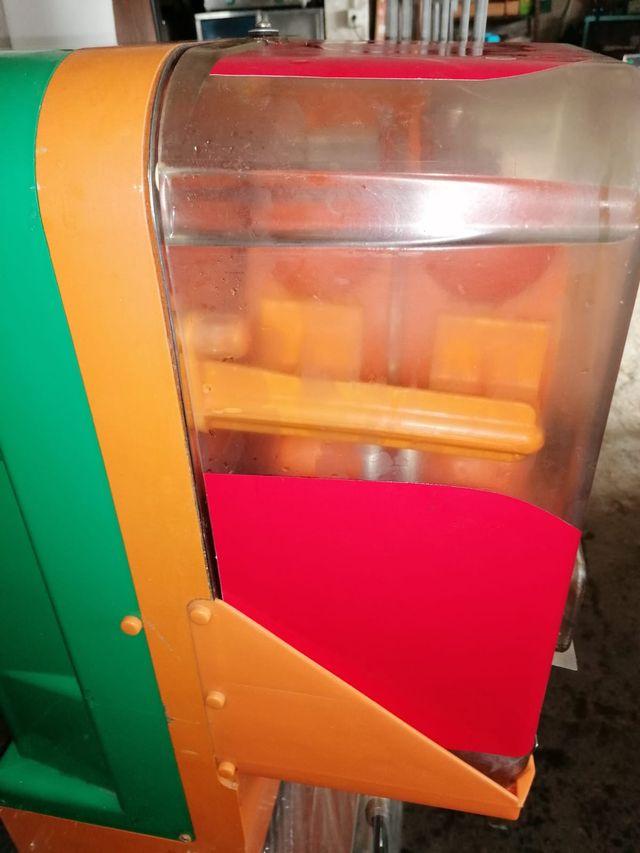 MAQUINA DE ZUMOS AUTOMATICA (USADA)