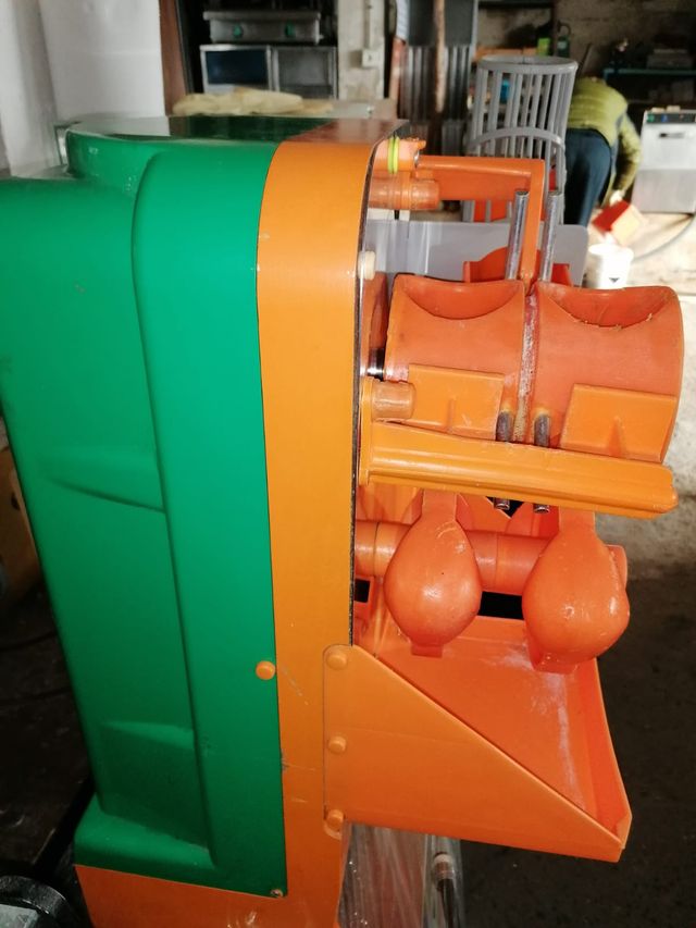 MAQUINA DE ZUMOS AUTOMATICA (USADA)