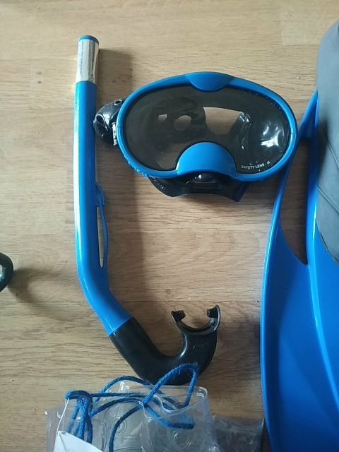 Juego de aletas tubo y gafas talla 37 38