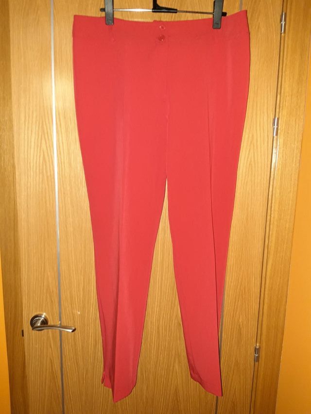 Pantalón rojo recto