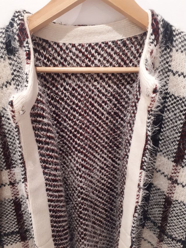 Chaqueta larga tejido punto.