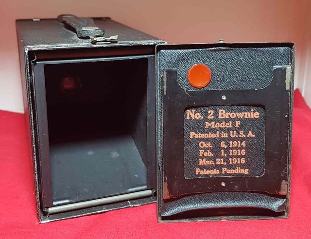391-CAMARA KODAK Nº 2 BROWNIE MODEL F