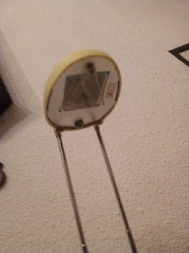 Lámpara de mesa telescópica.