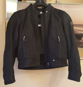 Traje Atlantis BMW mujer de segunda mano por 550 EUR en Madrid en WALLAPOP