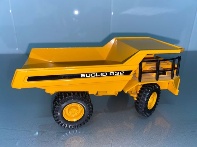 Camión colección Euclid R32