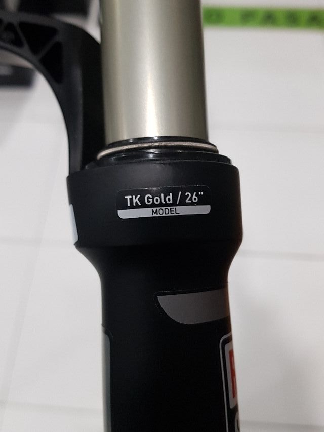 horquilla rock shox  XC 30 Gold solo air 24/26 80m