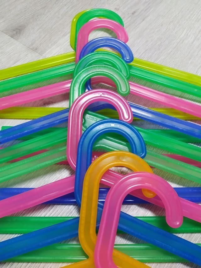 Lote 15 perchas de plástico