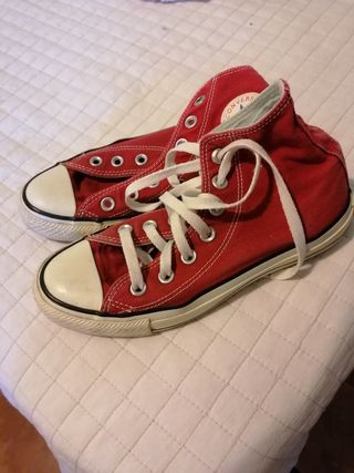 converse rojas con letras