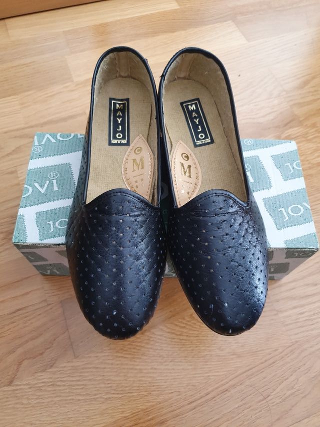 Zapatos señora nuevos con agujeros n°38