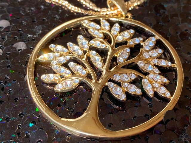 Colgante Dorado y Brillantes