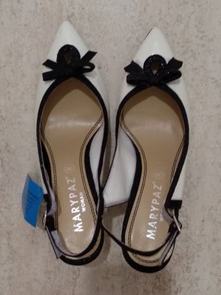 Zapatos de tacón blanco y negro MARYPAZ nº 36 de segunda mano por 20 EUR en  Madrid en WALLAPOP