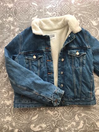 Chaqueta vaquera borrego zara de segunda mano por 30 € en Chaqueta vaquera borrego zara de segunda mano por 30 € en