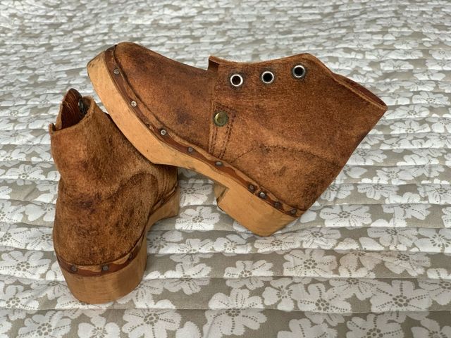 Zuecos cuero y madera artesanos bebé