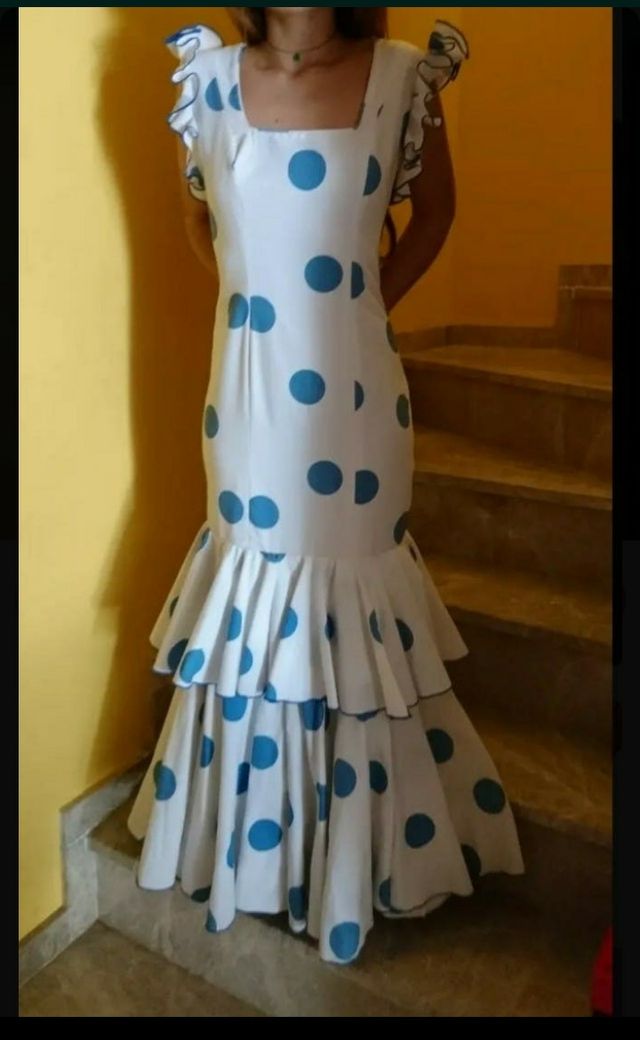 Traje de flamenca de segunda mano por 35 € en Tomares en WALLAPOP Traje de flamenca de segunda mano por 35 € en Tomares en WALLAPOP