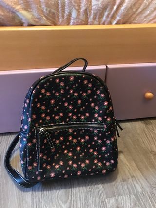 Mochila de mujer Pull\u0026amp;Bear de segunda mano por 15 EUR en Madrid en  WALLAPOP