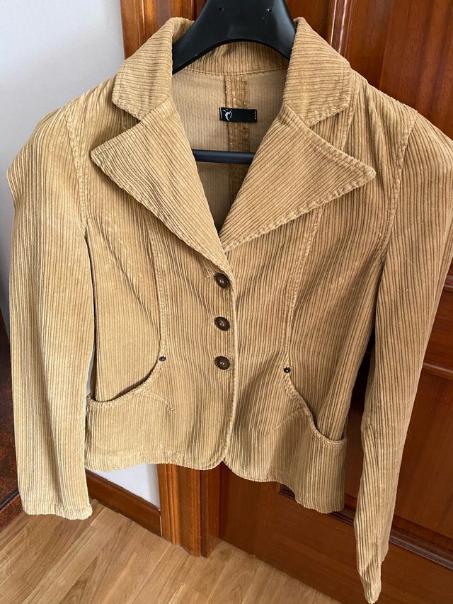 Americana de pana con 1 puesta