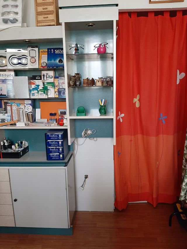 Mueble Estantería de segunda mano por 200 € en Madrid en WALLAPOP