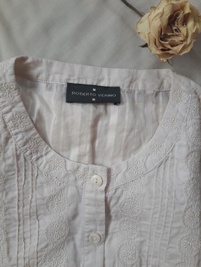 Blusa bordada ROBERTO VERINO color crudo botones