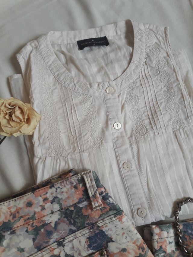 Blusa bordada ROBERTO VERINO color crudo botones