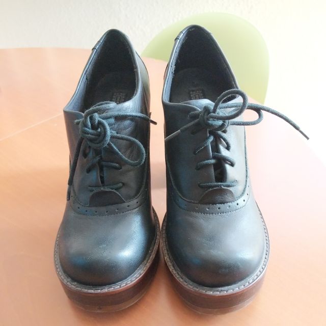 Zapatos Oxford tacón Urban Outfitters casi nuevos