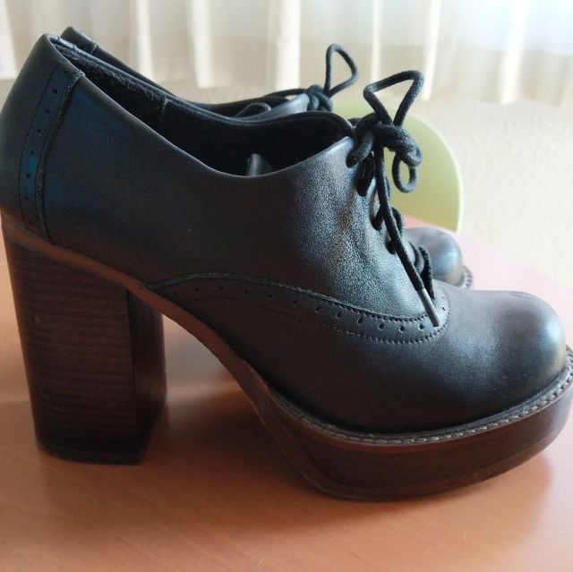 Zapatos Oxford tacón Urban Outfitters casi nuevos