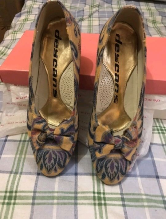 Traje fallera con zapatos y manteletas