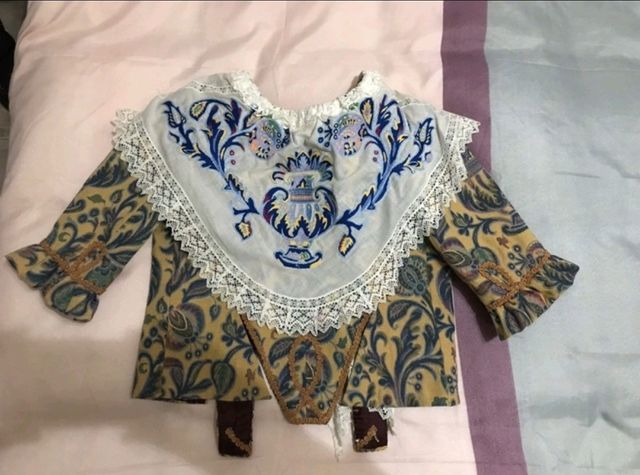 Traje fallera con zapatos y manteletas