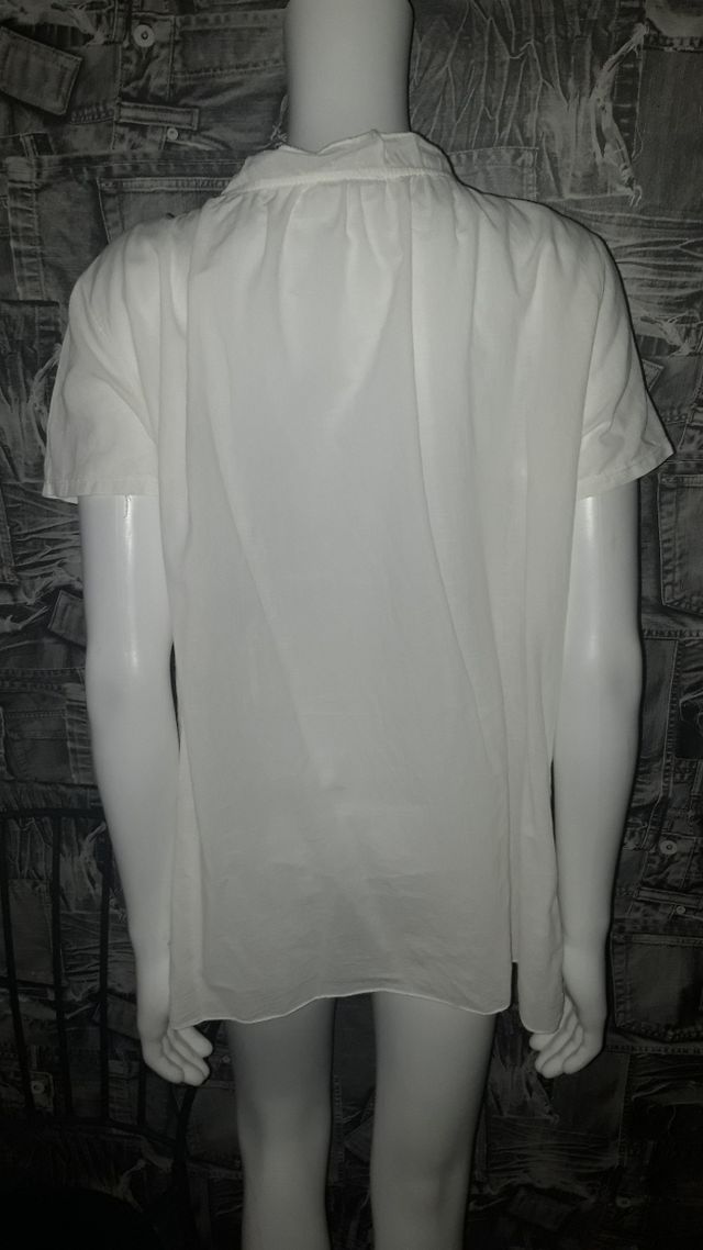 Camisa blanca tipo ibicenca de manga corta de algo