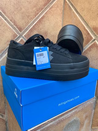 Zapatillas plataforma Mustang T-37 - NUEVAS! de segunda mano por 20 EUR en  Cerdanyola del Vallès en WALLAPOP